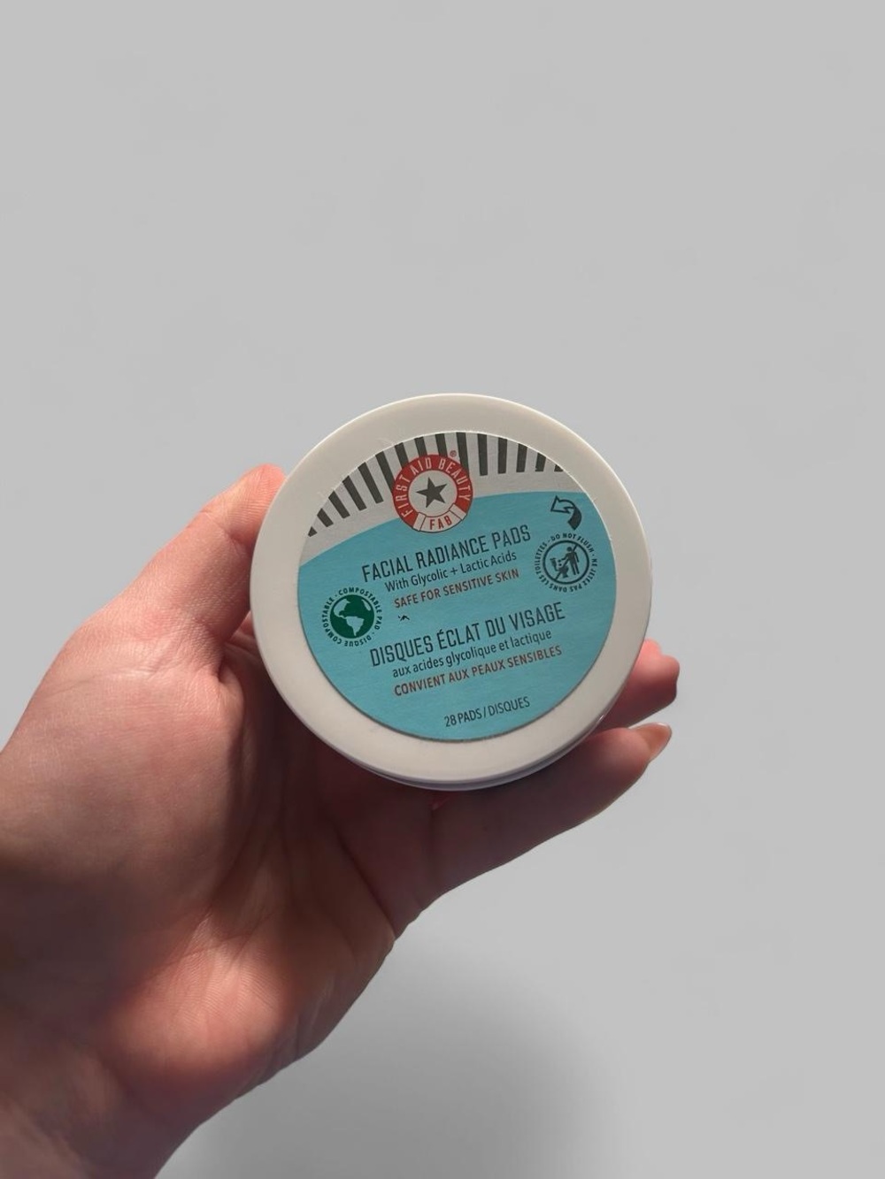 First Aid Beauty Facial Radiance Pads with Glycolic + Lactic Acids — 28 pads NEW